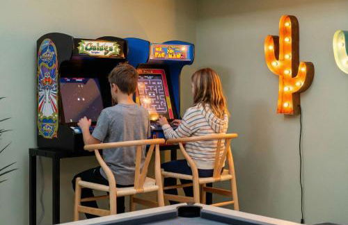 Game Room Resort Pool HotTub Modern Desert Oasis - Foto 45