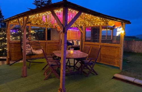 FINN VILLAGE "Raspberry Cottage" Private Garden, 6-seater HOT TUB, Firepit & Pizza Stove - Foto 11