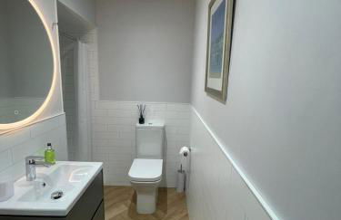 2 bedroom Townhouse within Grade C listed Ladysbridge House 2 night minimum stay - Foto 28