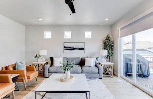 Midway to Heaven! BRAND NEW 5 bed 4.5 bath, HOTTUB - Photo 62