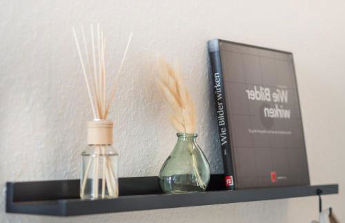 SCHWARZLINS LoftRaum - Stilvolles Apartment mit Smart TV, NETFLIX, Disney Plus, schnellem WLAN, Parken, Nespresso - Foto 17