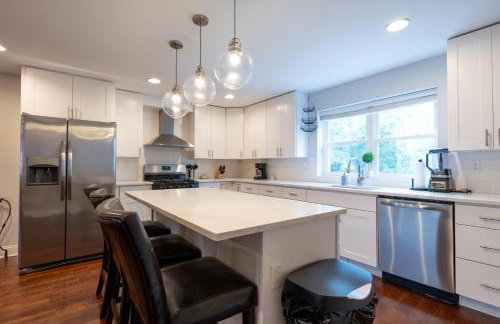 Stylish 3BR w Pool Table & Garage - Foto 8