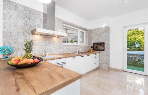 Villa Lovran, heated pool and Spa - Foto 15