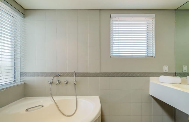 Contemporary Apartment Close to the Radisson Majolica - Photo 34