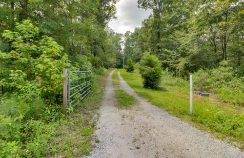 Serene and Secluded Alabama Cabin with Covered Deck! - Foto 29