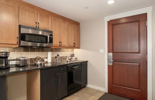 Ski-In / Ski-Out 1 Bedroom Condo base of WP Resort - Foto 45