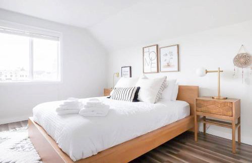 Stylish Modern Farmhouse wYard 10 mins from DT - Foto 58