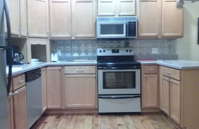 The Storefront East - Photo 4