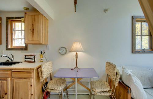Colorful Cabin w/ Teepee, Fire Pits & Mtn Views! - Foto 8