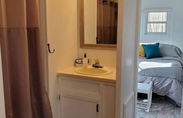 Cozy Bungalow Rental Perfect for Glamping in Michigan - Foto 4