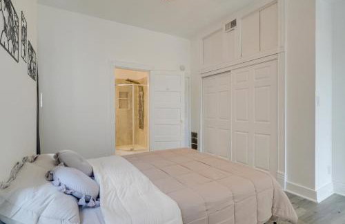 Walk to Churchill Downs Pet-Friendly Retreat! - Foto 13