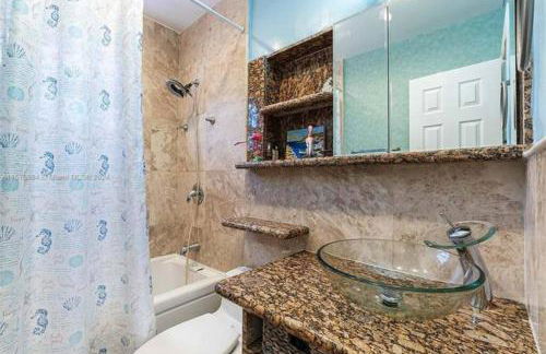 Luxury Waterfront Home, With Private Hot Tub, Hallandale Beach, Casinos, Shops - Foto 28