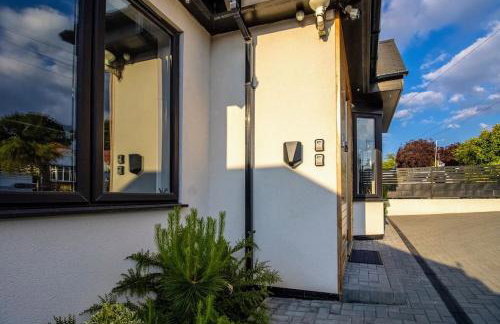 Luxury 4-Bedroom High-End Home, Includes Jacuzzi and Pool Table - Foto 24