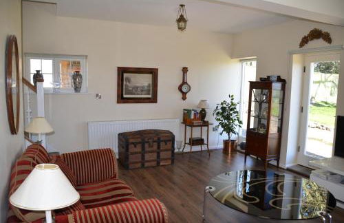 Luxury Old Stone Cottage, Beautifully Presented - Photo 8