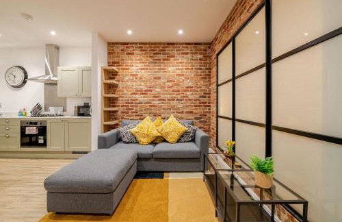 Brand New Apt - Beach Breeze Spacious 1-Bedroom Apartment with parking - sleeps 4 ppl- internet - Foto 13