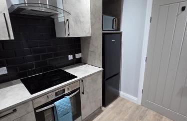 Easy access to manchester airport &city centre - Photo 2