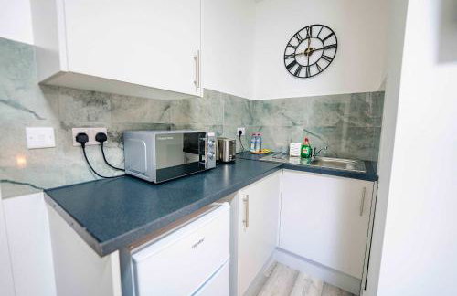 Entire Private Studio With Hot Tub - Photo 2