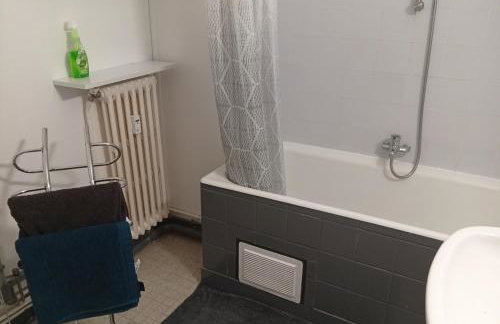 Mistral gagnant ! T1 calme avec vue, parking, télétravail, Wi-Fi, proche CV et gare - Foto 33