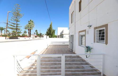 2 apartamentos en una excelente villa de playa compartiendo Piscina y Jardín - Foto 17