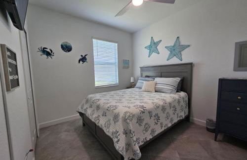 Pet friendly, Heated Pool, close to many beaches, monthly New Vacation Villa - Foto 25