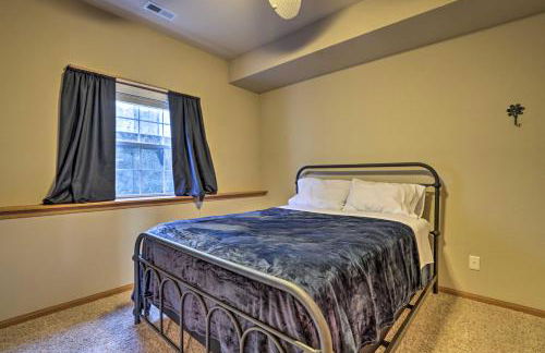 Pool Access and Boat Slip Lake Ozark Condo! - Foto 13