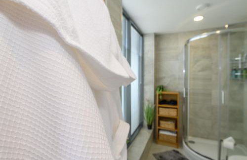 Luxury Penthouse with Private Hot Tub Overlooking Leeds City Centre - Foto 59