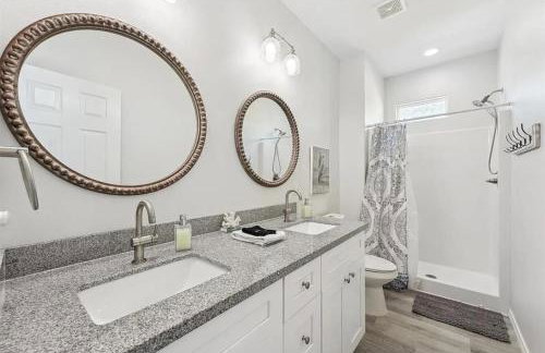 Beachfront Views with 3 bedrooms and 2 bathrooms - Foto 47