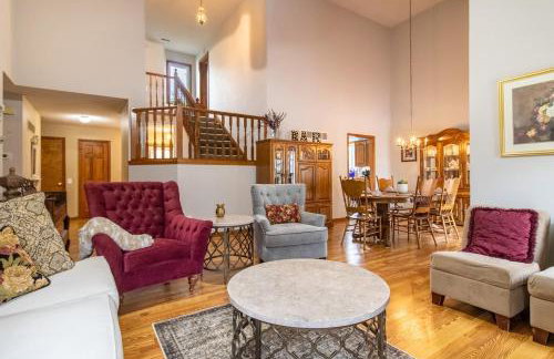 Sleeps 12! Main Level Primary Suite-Beautiful Backyard Oasis - Photo 1