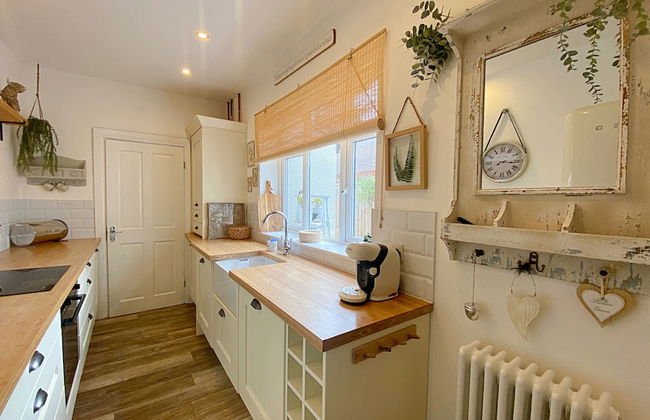 Captivating 2-bed Cottage in Roker Sunderland - Photo 7