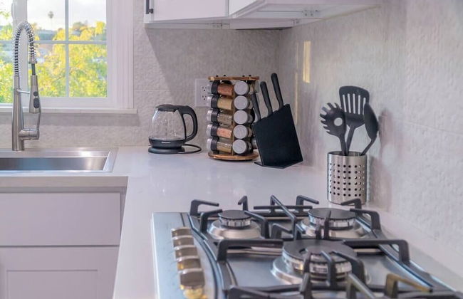 Stunning LA Luxury Retreat: Ideal for Work or Play - Foto 10