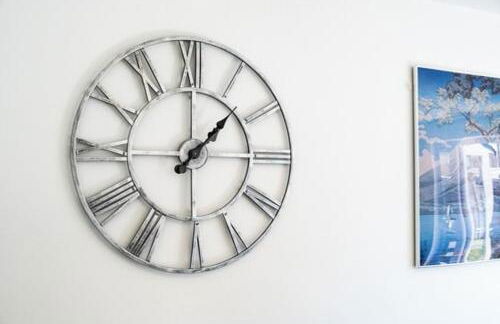 City Centre 3 Bedroom House Sleep upto 9 Guests with Garden and Parking - Foto 15