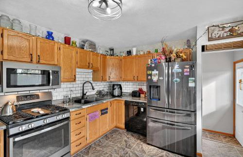 Cozy Retreat with Hot Tub in Peaceful Goshen home - Foto 14