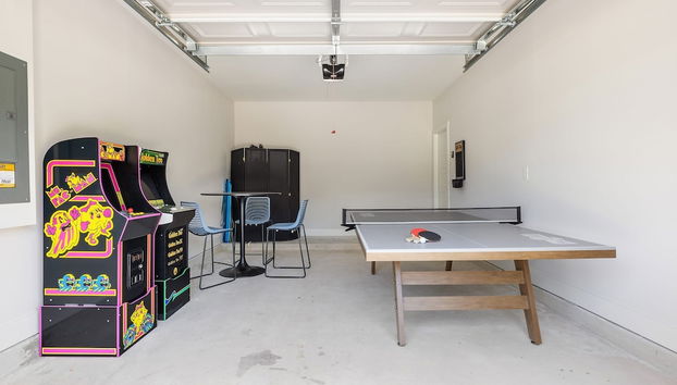 Blue Hour Playfully Designed Beach Home w Hot Tub Fire Pit Game Room - Foto 4, Habitación