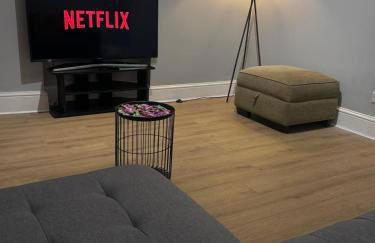 Stylish 2-Bed Garden Flat, 5 Mins to Brixton - Photo 16