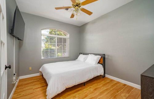 Central Bliss near parks & shops - Photo 17