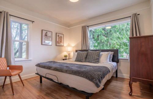 Burien's 3-BR Middle Unit Retreat with Deck BBQ - Foto 23