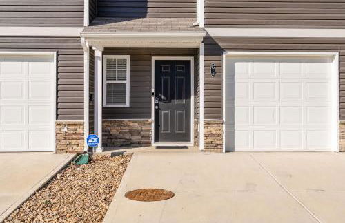 New 3BR Raceday Retreat - Steps from Speedway - Foto 31