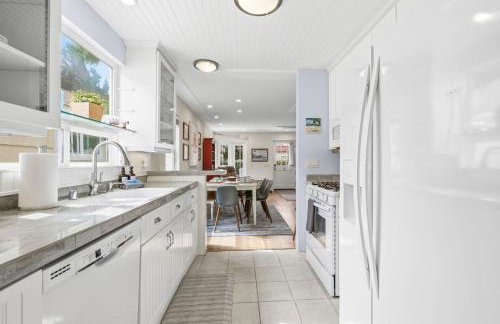 Stunning beach home - steps2sand, AC, Large Patio and Fast Wifi! - Foto 77