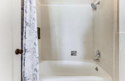 Dock, Slip and Launch Waterfront Home on Clear Lake - Foto 16