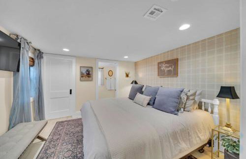 Fully Restored cottage, AMAZING game room, hot tub - Foto 37