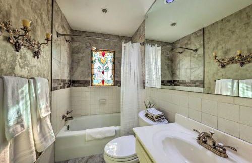 Cozy Kansas City Home with Yard - 9 Mi to Dtwn! - Foto 16