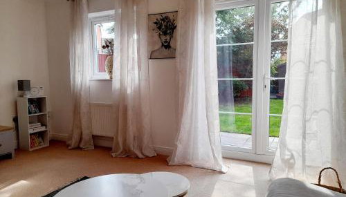 Spacious 4-Bedroom House in Aylesbury Ideal for Contractors Professionals or Larger Families - Foto 5