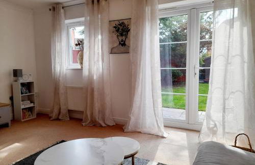 Spacious 4-Bedroom House in Aylesbury Ideal for Contractors Professionals or Larger Families - Foto 5