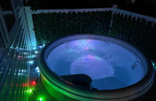 LuxeHaven at Tattershall Lakes Park with Hot Tub - Foto 25