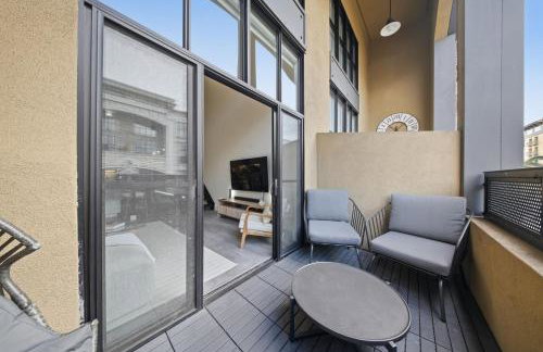 Modern Luxury Loft facing Santana Row w/Balcony - Photo 34