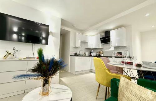 Award Winner of 2026 &2025 traveller & Best guest rated apartment, two bedroom, #1 Leeds city centres most central location, Great 180 degree views,balcony , PARKING onsite, Netflix & WiFi - Foto 62