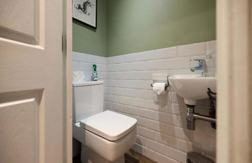 Behind the Blue Wall - Foto 40