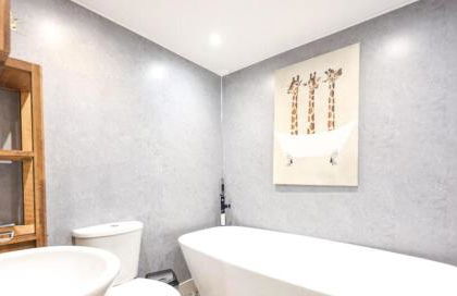 The Penthouse Tamworth Spacious 3 Bedroom Apartment in the town centre - Photo 3