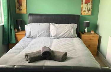 Stunning 3 Bed Riverside Cabin in Snowdonia - Photo 18