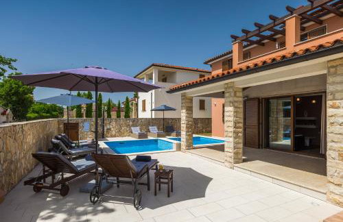 Villa Gloria, villa with heated pool - Foto 40
